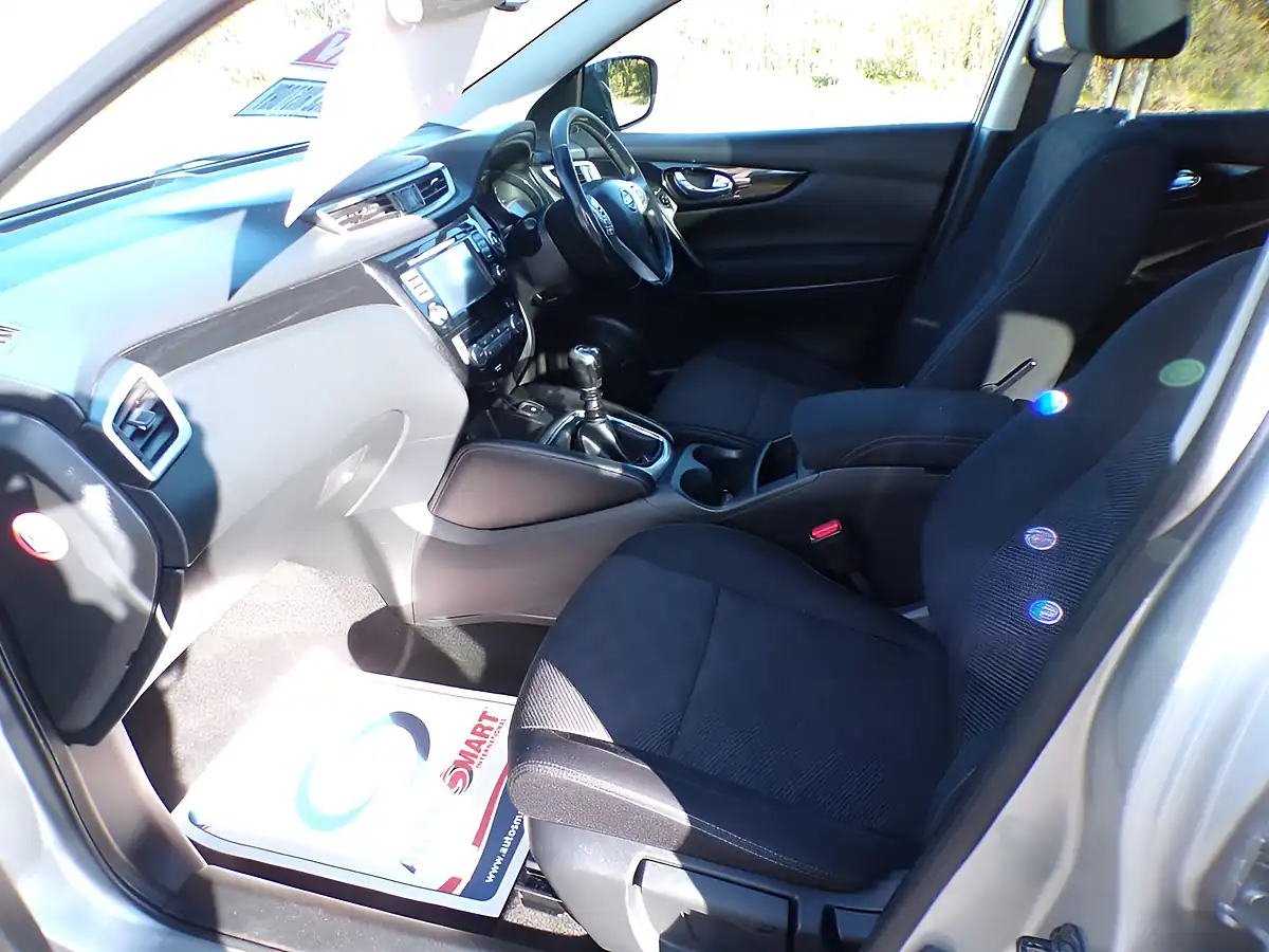 Used 2016 Nissan Qashqai N-Connecta Silver - Interior and Exterior details 11