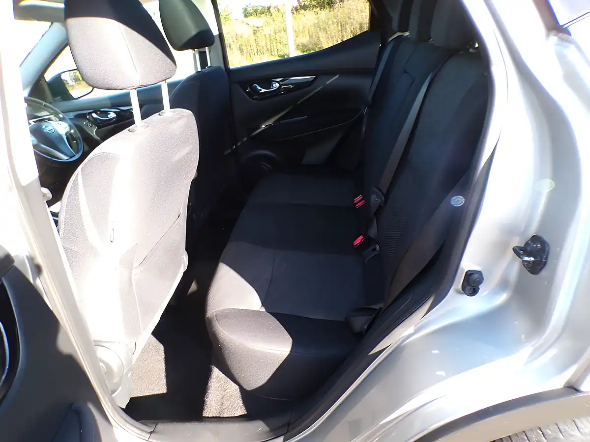 Used 2016 Nissan Qashqai N-Connecta Silver - Interior and Exterior details 12