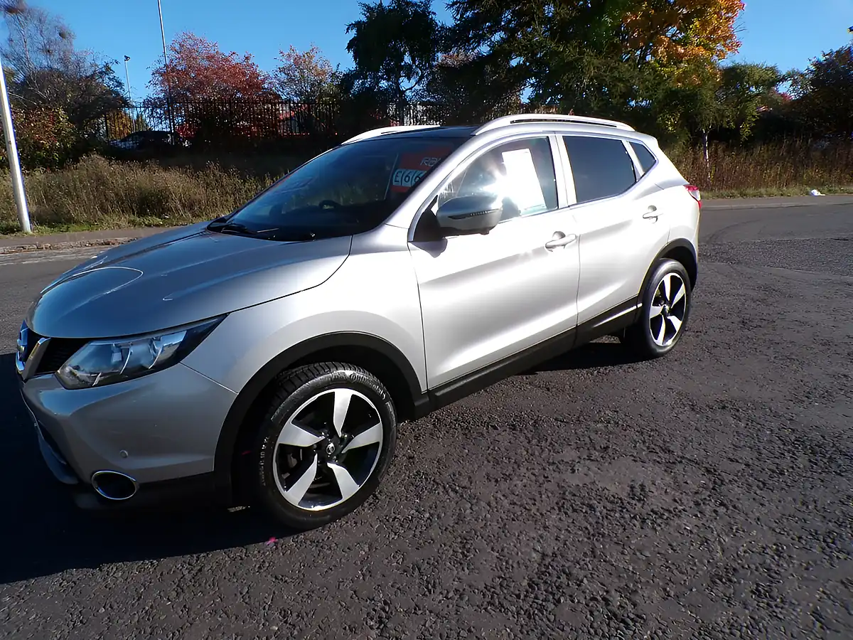 Used 2016 Nissan Qashqai N-Connecta Silver - Interior and Exterior details 13