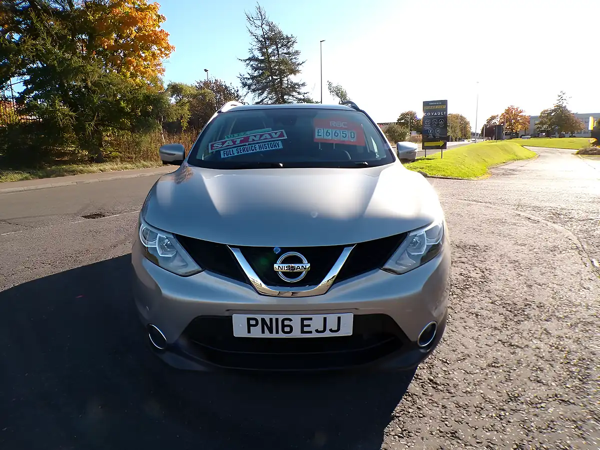 Used 2016 Nissan Qashqai N-Connecta Silver - Interior and Exterior details 15