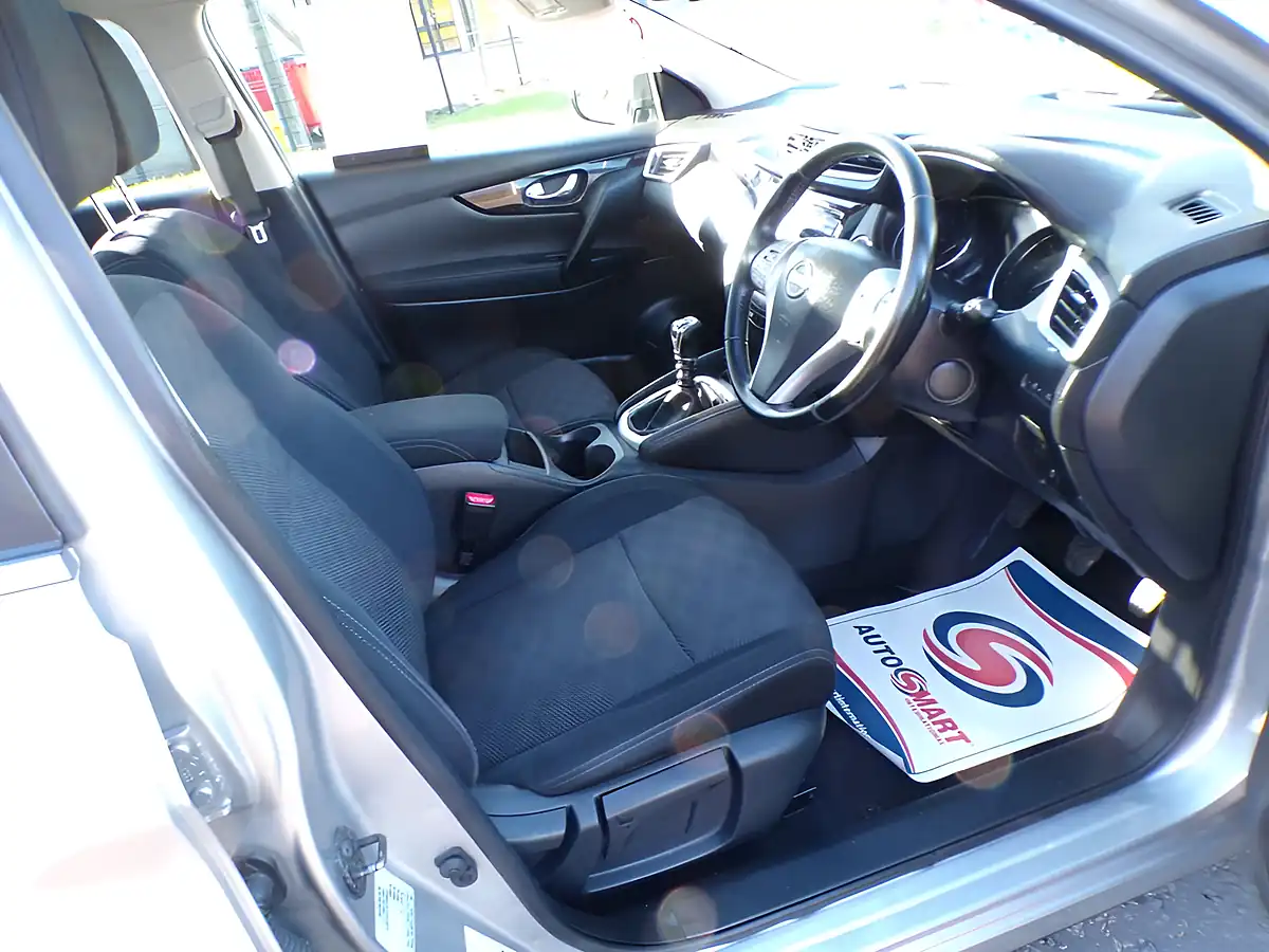 Used 2016 Nissan Qashqai N-Connecta Silver - Interior and Exterior details 3