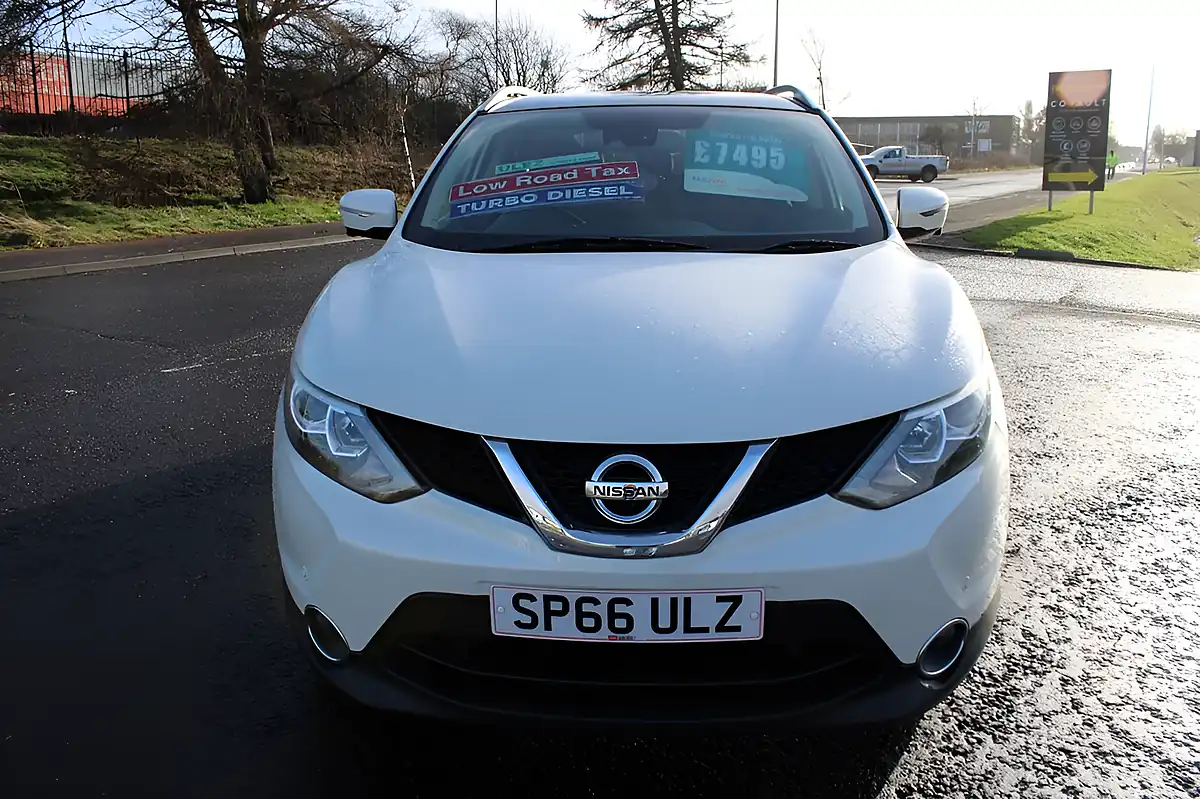 Used 2016 Nissan Qashqai N-Connecta White - Interior and Exterior details 4