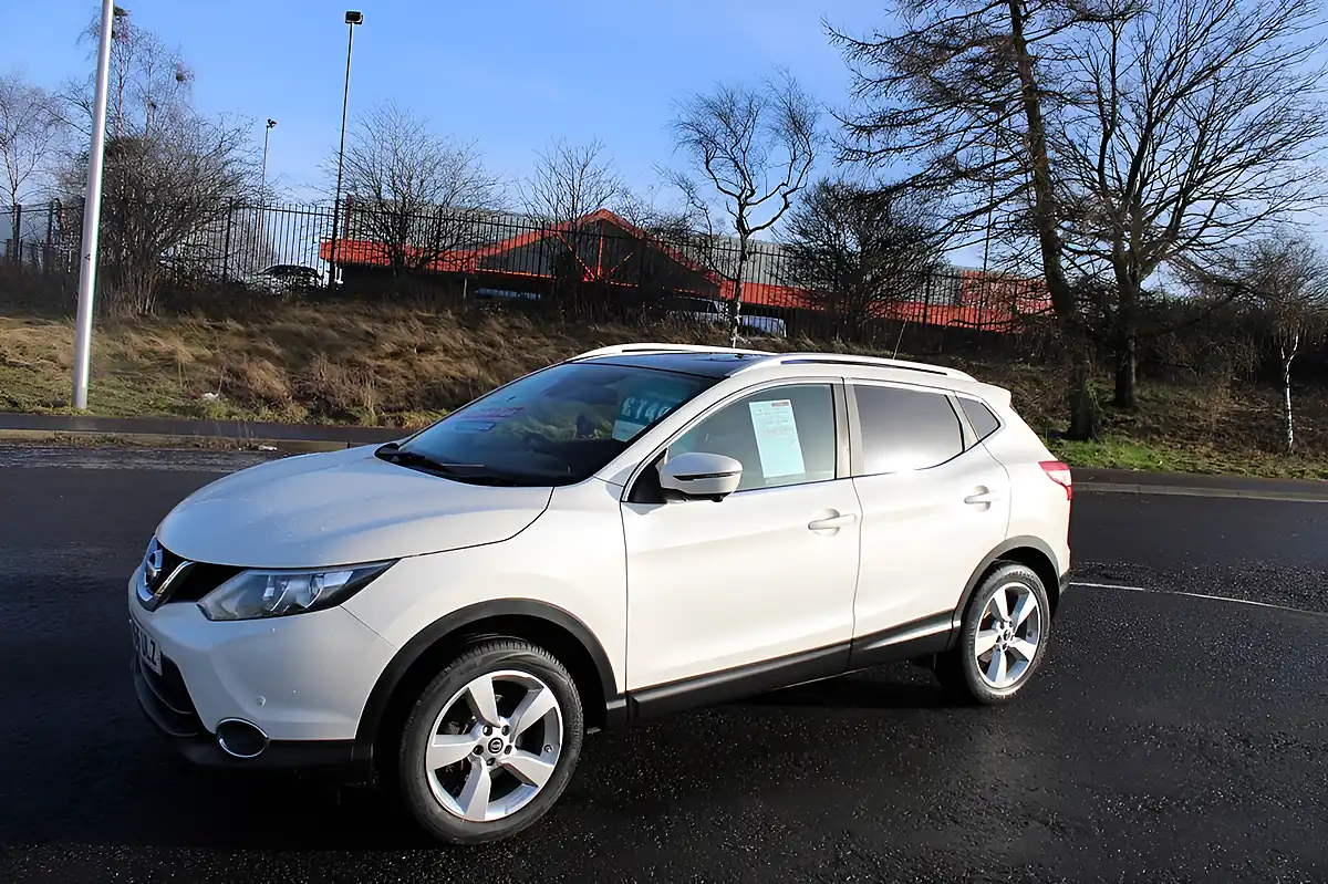 Used 2016 Nissan Qashqai N-Connecta White - Interior and Exterior details 6