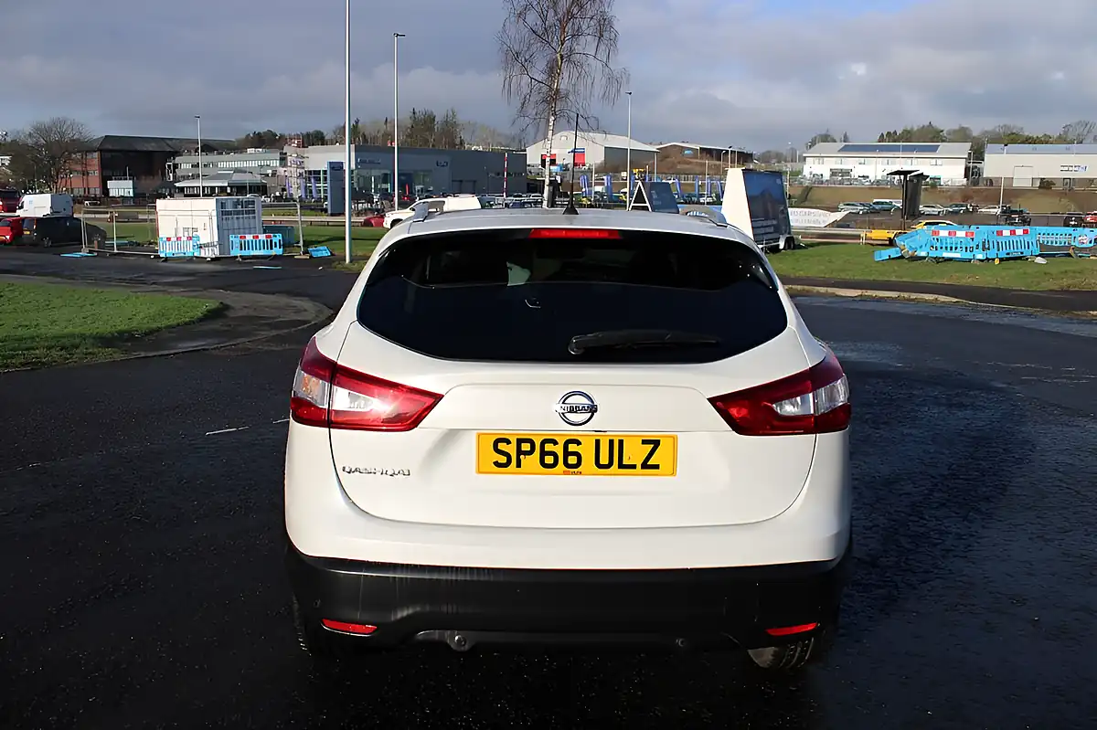Used 2016 Nissan Qashqai N-Connecta White - Interior and Exterior details 9