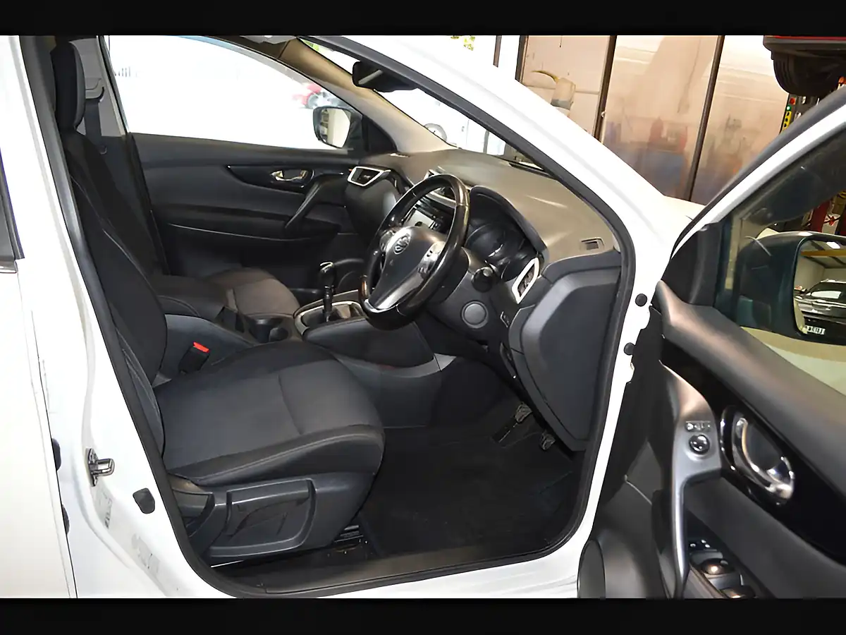 Used 2016 Nissan Qashqai N-Connecta White - Interior and Exterior details 12