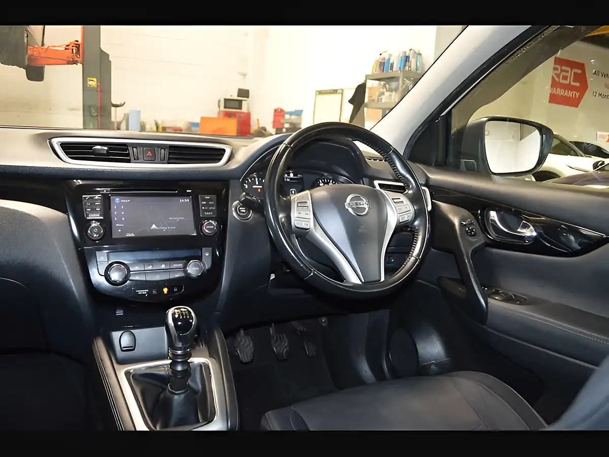 Used 2016 Nissan Qashqai N-Connecta White - Interior and Exterior details 14