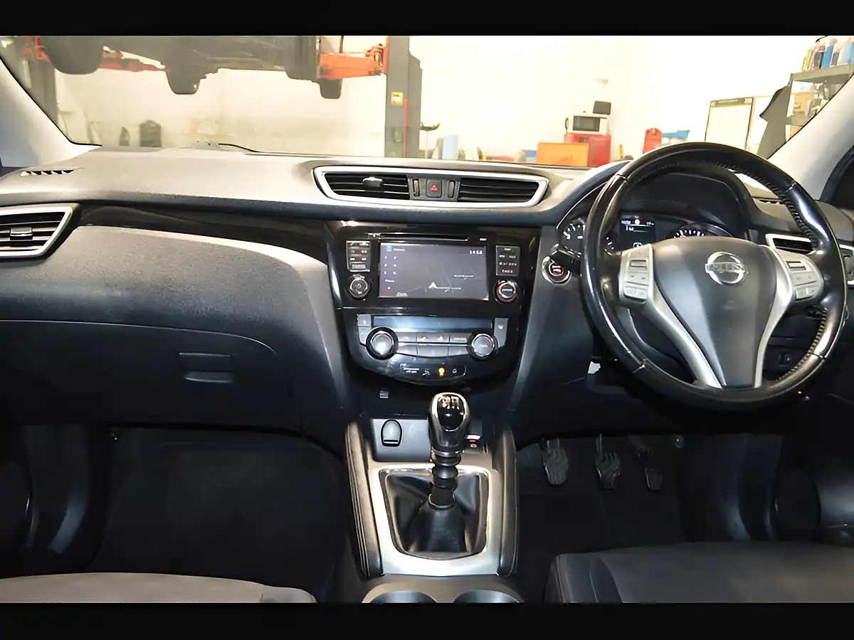 Used 2016 Nissan Qashqai N-Connecta White - Interior and Exterior details 15