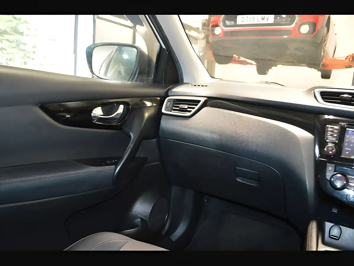 Used 2016 Nissan Qashqai N-Connecta White - Interior and Exterior details 16
