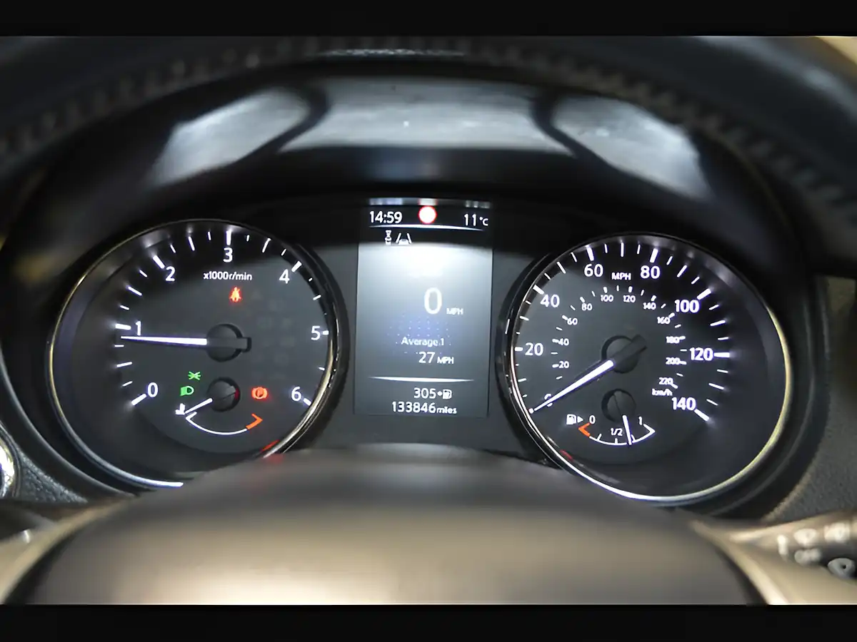 Used 2016 Nissan Qashqai N-Connecta White - Interior and Exterior details 17