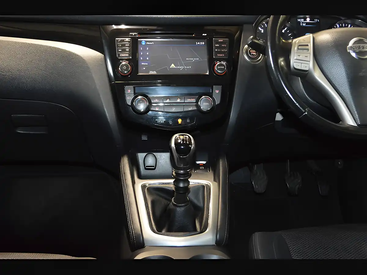 Used 2016 Nissan Qashqai N-Connecta White - Interior and Exterior details 18