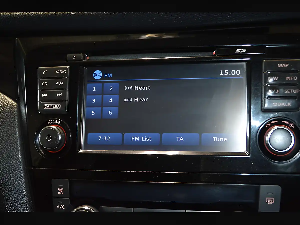Used 2016 Nissan Qashqai N-Connecta White - Interior and Exterior details 20
