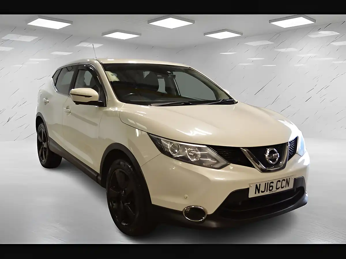 Used 2016 Nissan Qashqai N-Connecta White - Interior and Exterior details 4