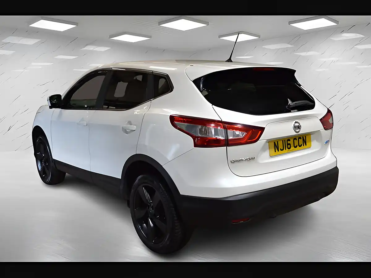 Used 2016 Nissan Qashqai N-Connecta White - Interior and Exterior details 6