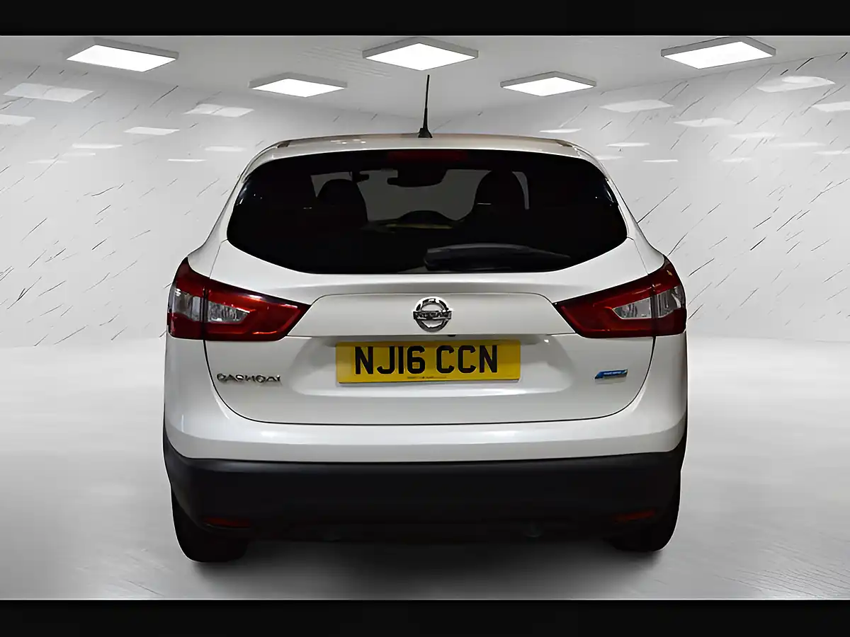 Used 2016 Nissan Qashqai N-Connecta White - Interior and Exterior details 7