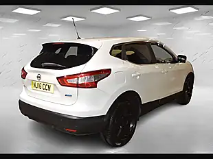 Used 2016 Nissan Qashqai N-Connecta White - Interior and Exterior details 8