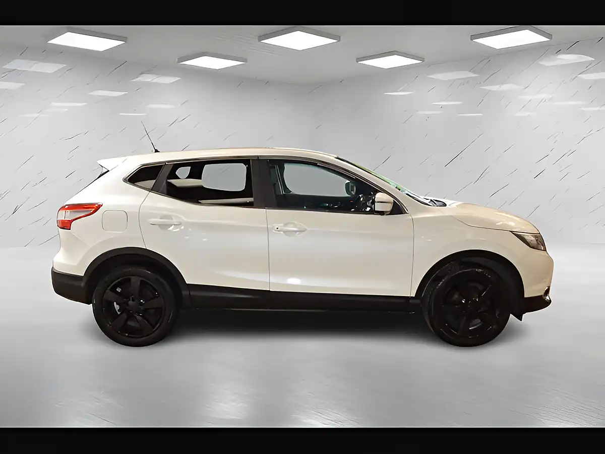 Used 2016 Nissan Qashqai N-Connecta White - Interior and Exterior details 9