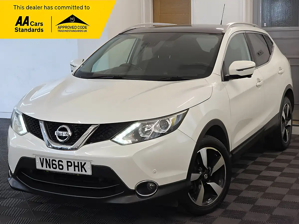 Used 2016 Nissan Qashqai N-Connecta White - Front View