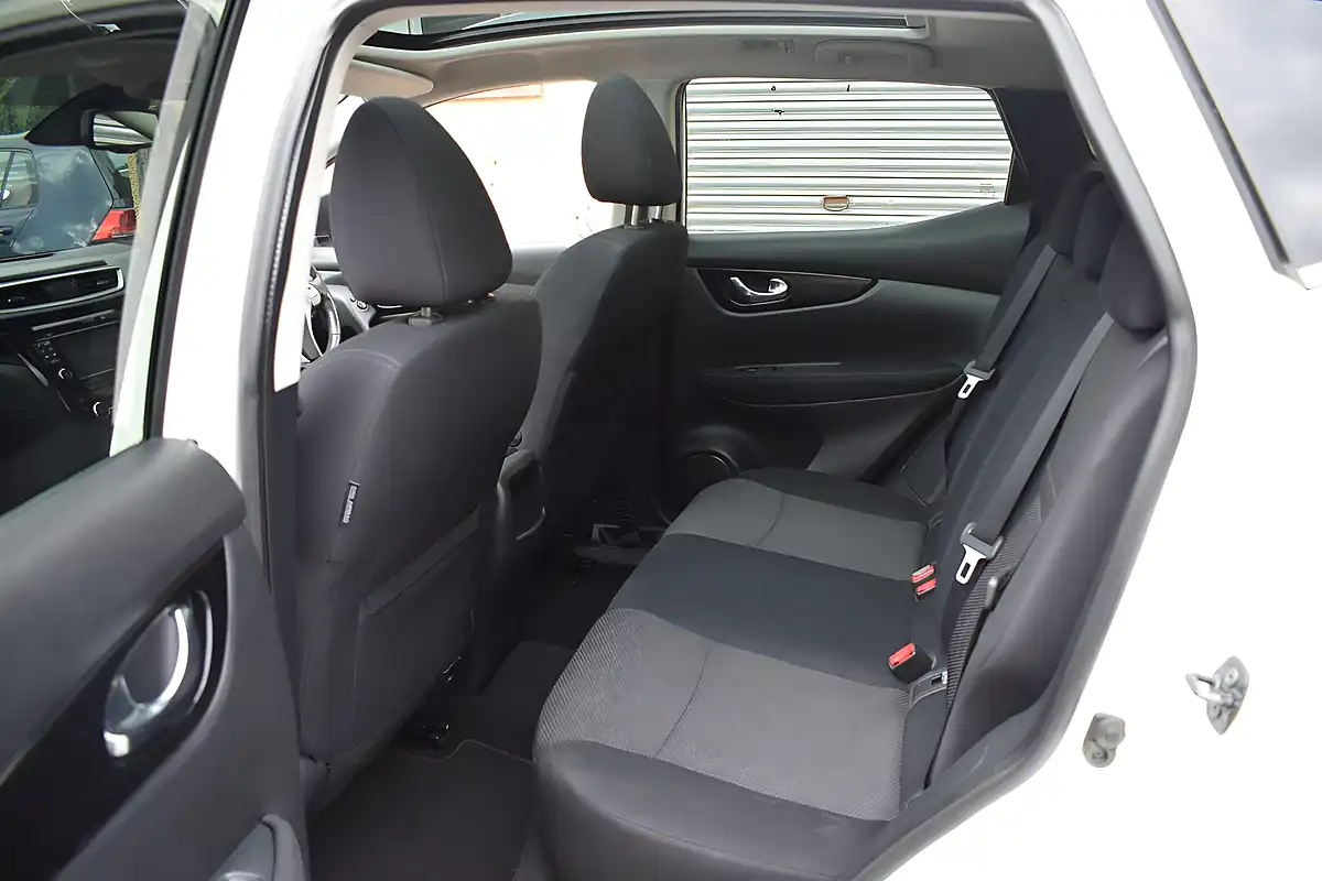 Used 2016 Nissan Qashqai N-Connecta White - Interior and Exterior details 11
