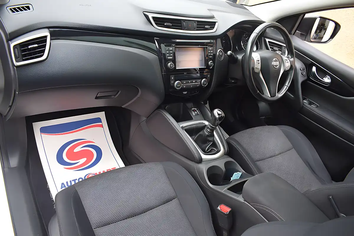 Used 2016 Nissan Qashqai N-Connecta White - Interior and Exterior details 12