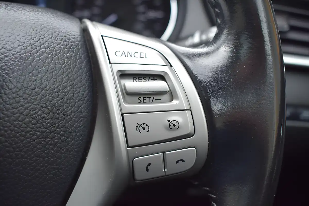 Used 2016 Nissan Qashqai N-Connecta White - Interior and Exterior details 15