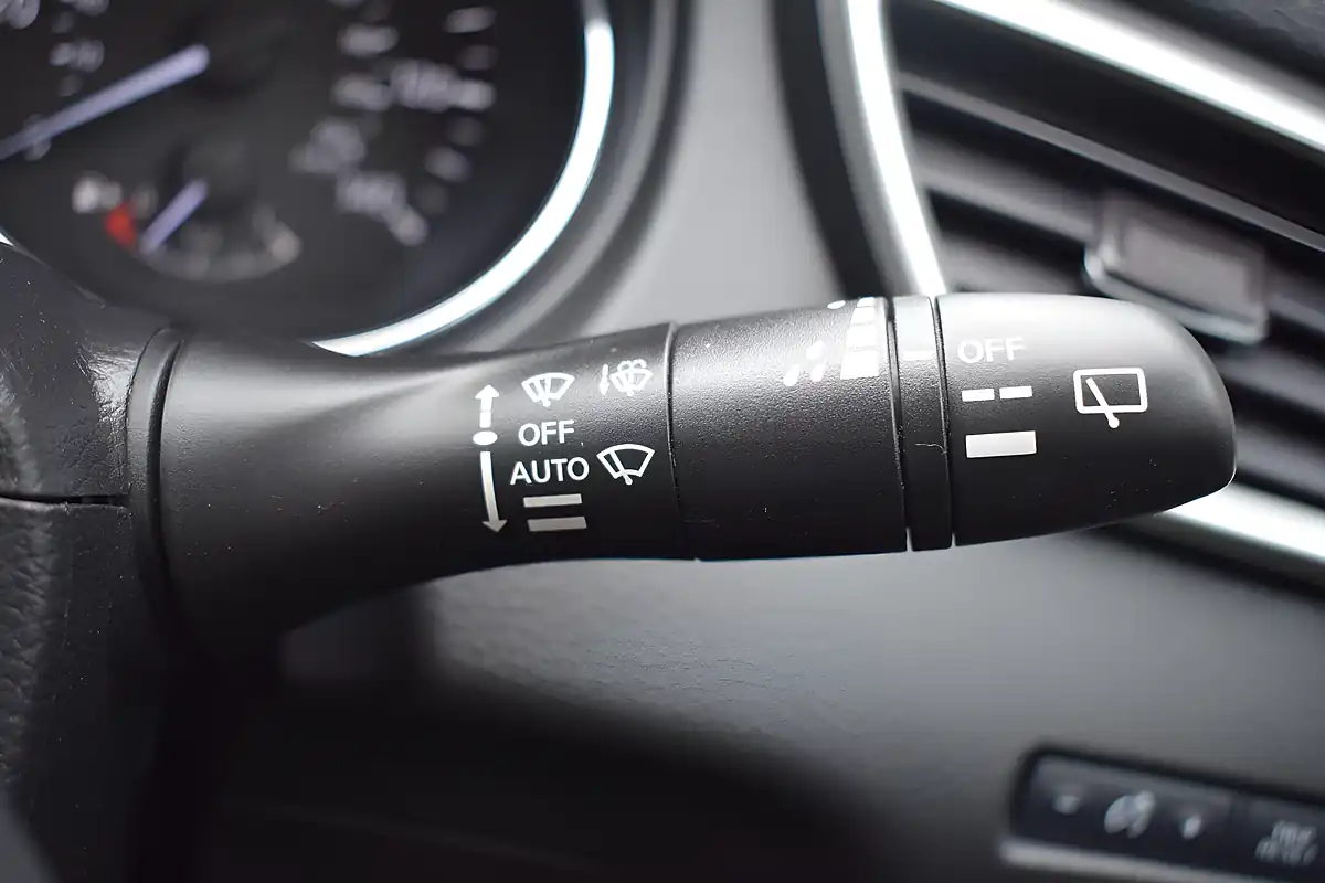 Used 2016 Nissan Qashqai N-Connecta White - Interior and Exterior details 17