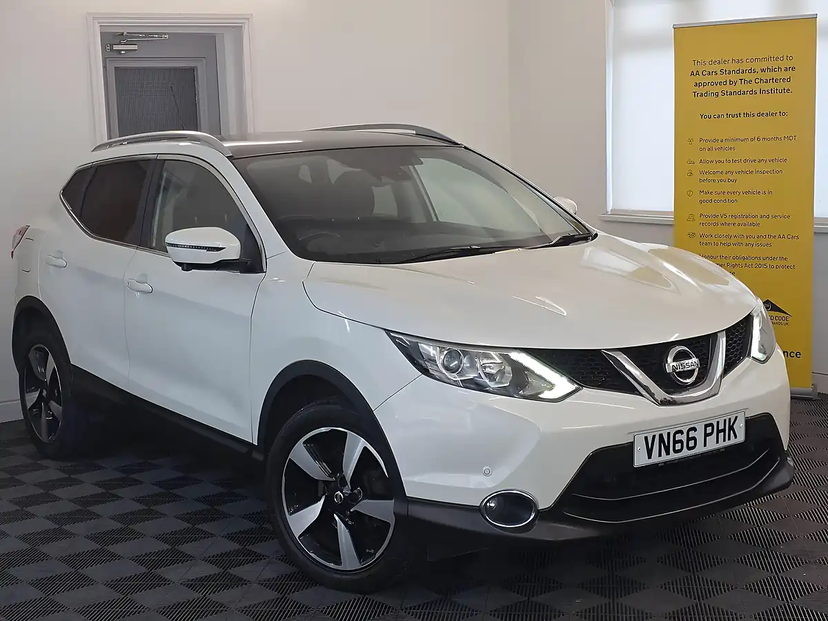 Used 2016 Nissan Qashqai N-Connecta White - Interior and Exterior details 3