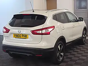 Used 2016 Nissan Qashqai N-Connecta White - Interior and Exterior details 4
