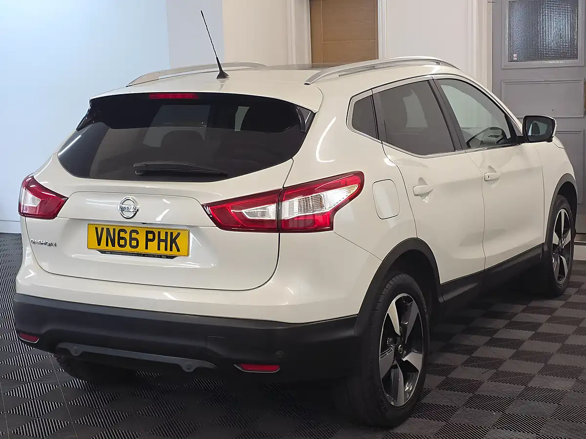 Used 2016 Nissan Qashqai N-Connecta White - Interior and Exterior details 4
