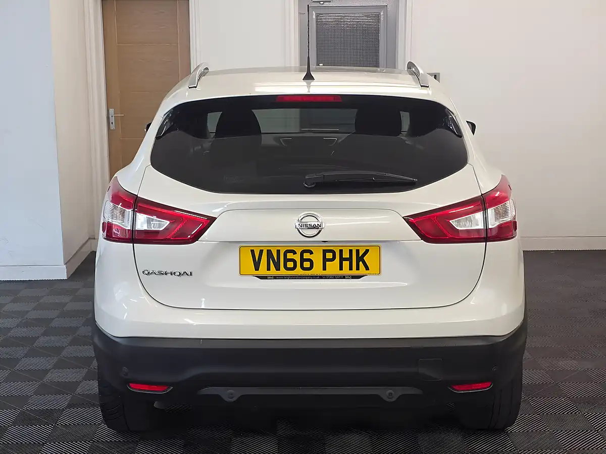 Used 2016 Nissan Qashqai N-Connecta White - Interior and Exterior details 5