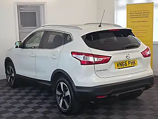 Used 2016 Nissan Qashqai N-Connecta White - Interior and Exterior details 6