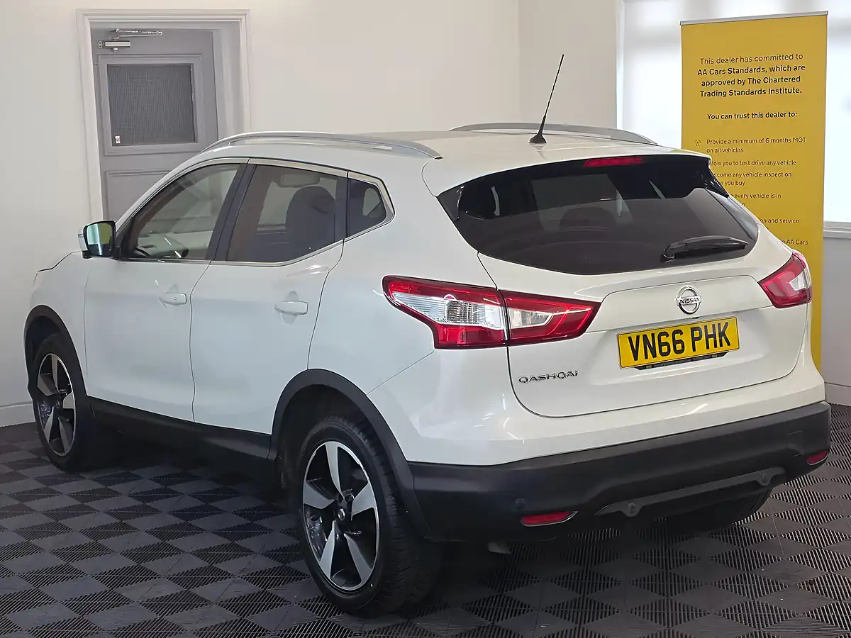 Used 2016 Nissan Qashqai N-Connecta White - Interior and Exterior details 6
