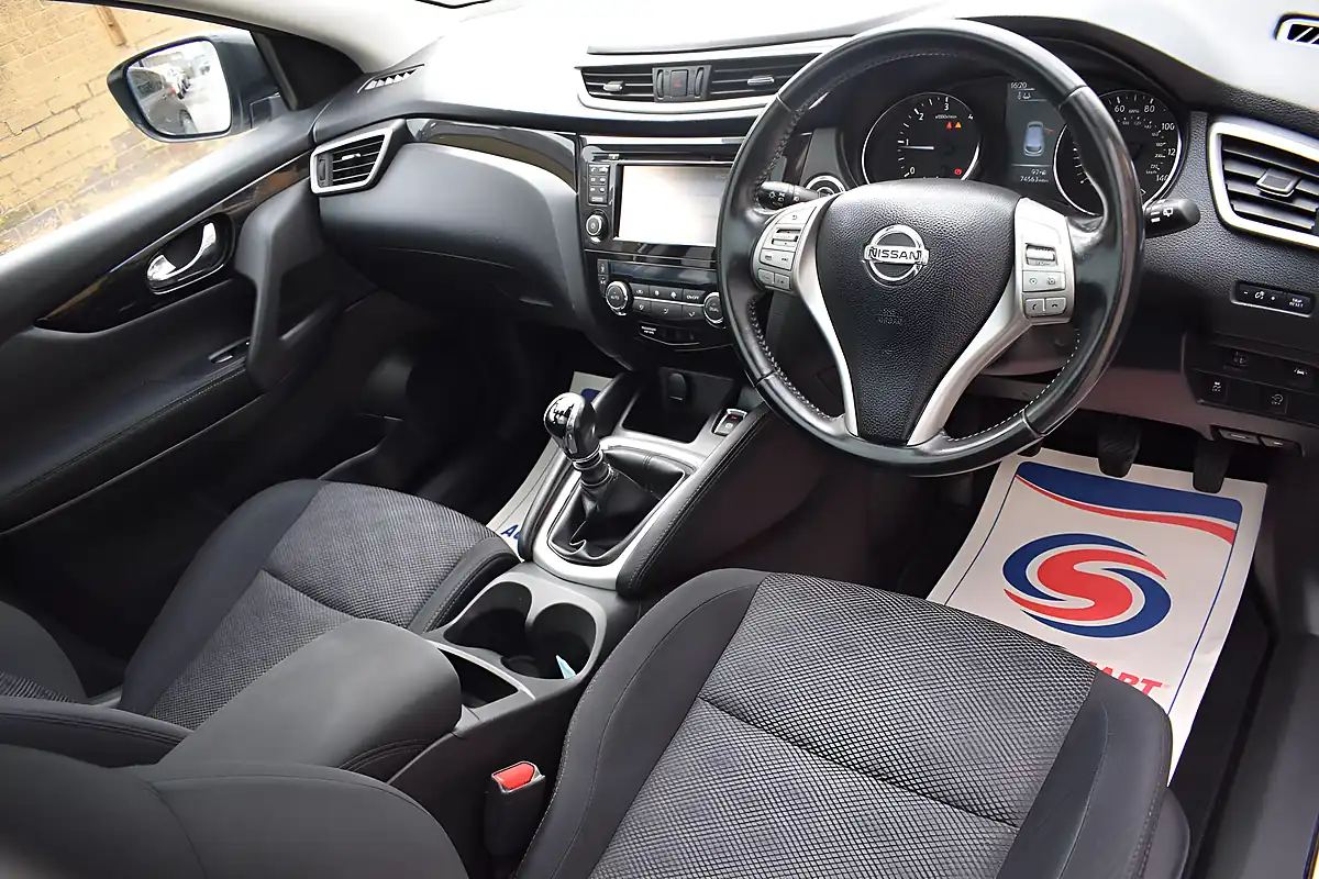 Used 2016 Nissan Qashqai N-Connecta White - Interior and Exterior details 7