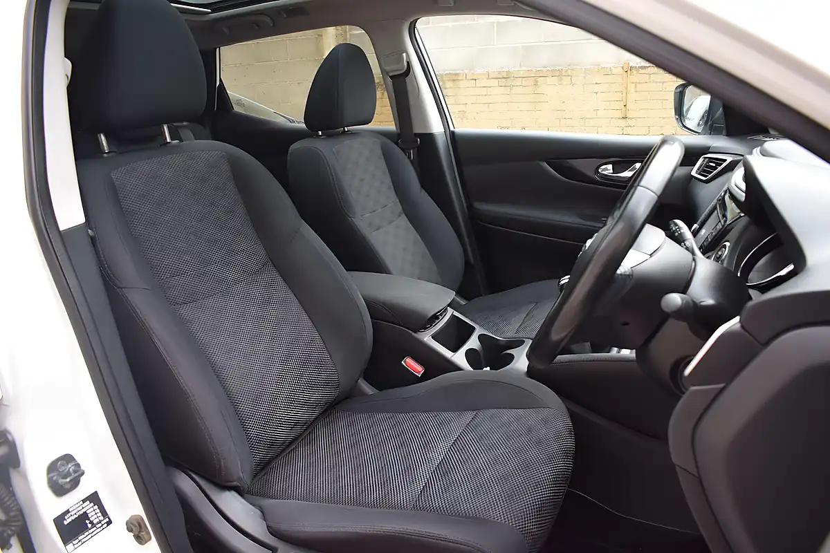 Used 2016 Nissan Qashqai N-Connecta White - Interior and Exterior details 8