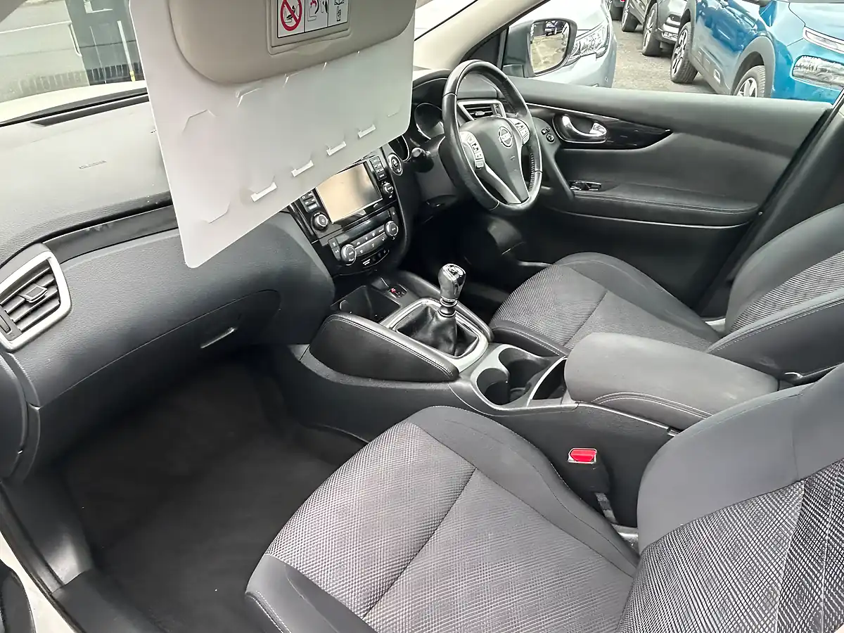 Used 2016 Nissan Qashqai N-Connecta White - Interior and Exterior details 12