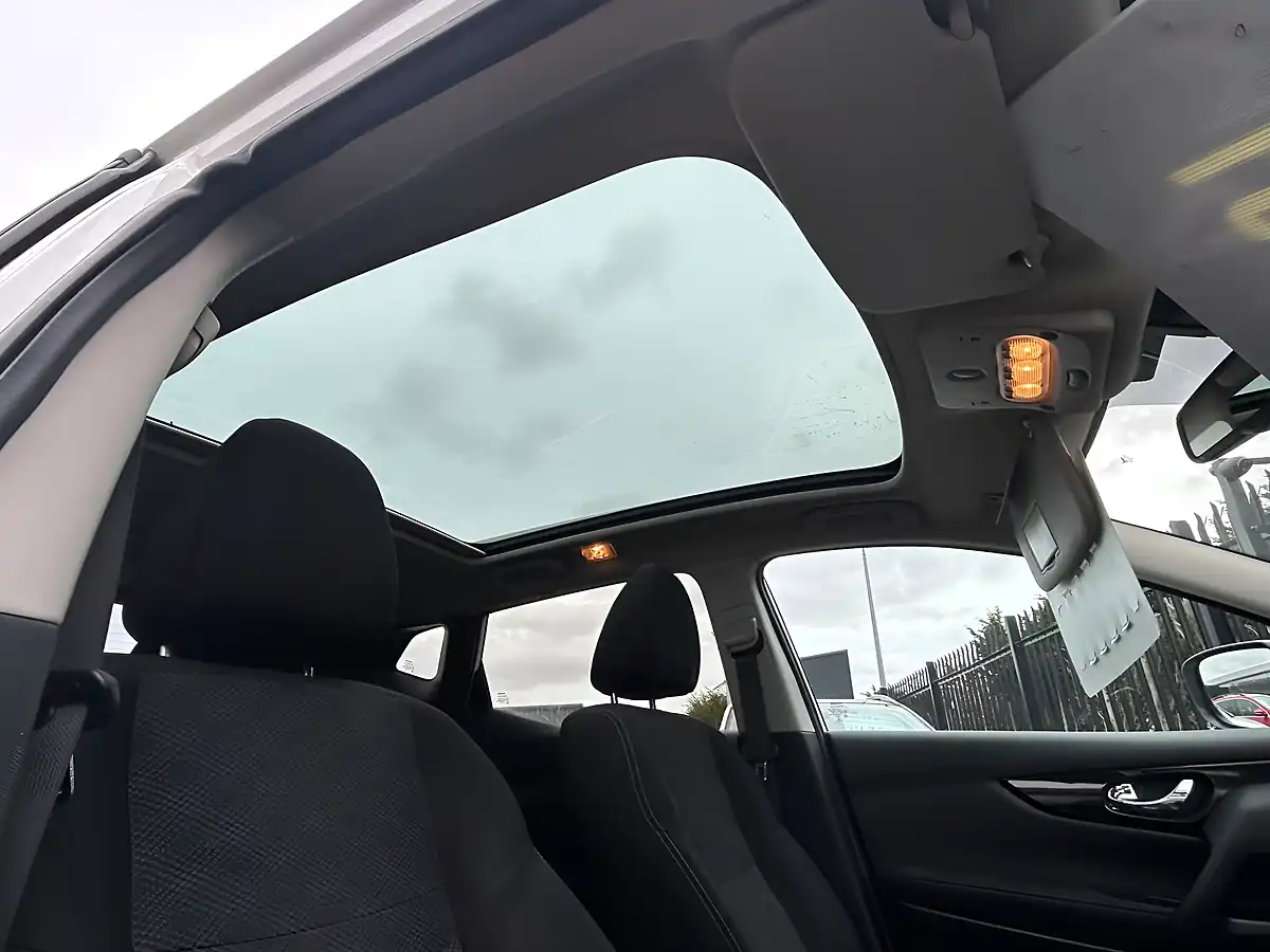 Used 2016 Nissan Qashqai N-Connecta White - Interior and Exterior details 14