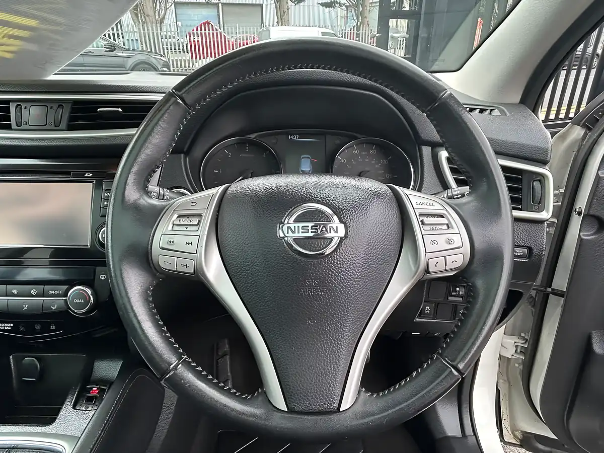 Used 2016 Nissan Qashqai N-Connecta White - Interior and Exterior details 15