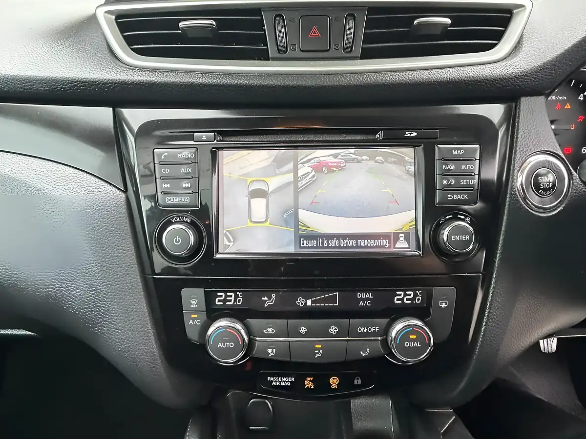 Used 2016 Nissan Qashqai N-Connecta White - Interior and Exterior details 16