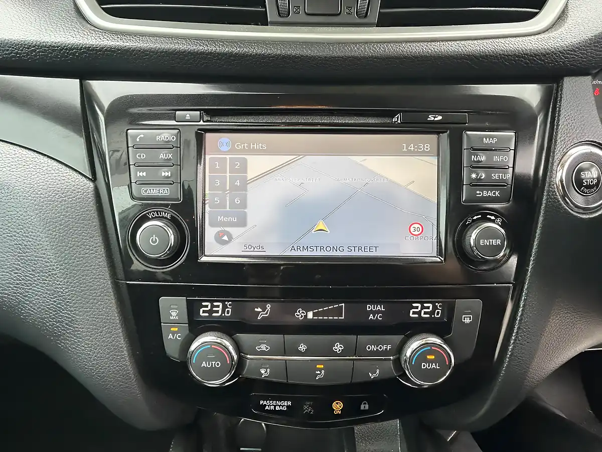 Used 2016 Nissan Qashqai N-Connecta White - Interior and Exterior details 17