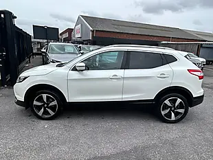 Used 2016 Nissan Qashqai N-Connecta White - Interior and Exterior details 3