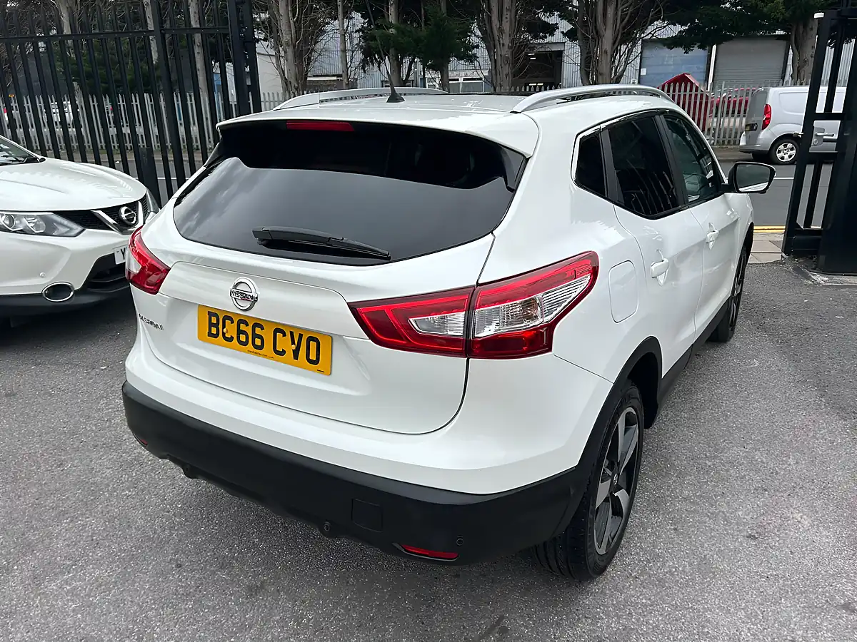 Used 2016 Nissan Qashqai N-Connecta White - Interior and Exterior details 6