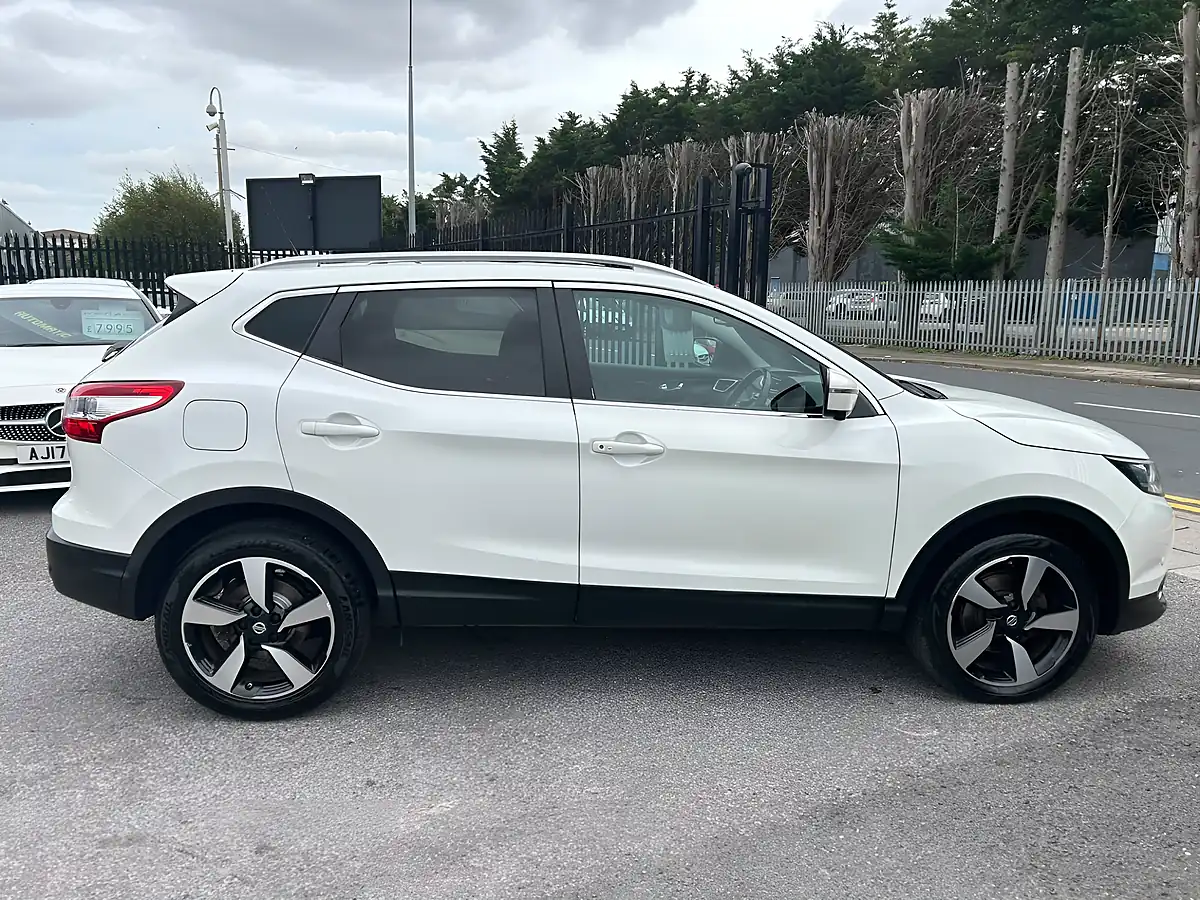 Used 2016 Nissan Qashqai N-Connecta White - Interior and Exterior details 7
