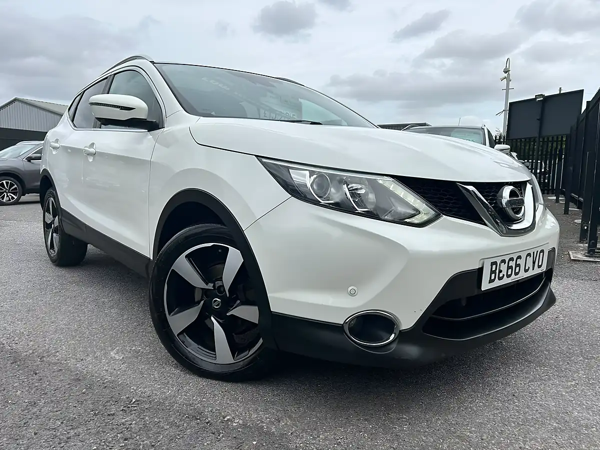 Used 2016 Nissan Qashqai N-Connecta White - Interior and Exterior details 8