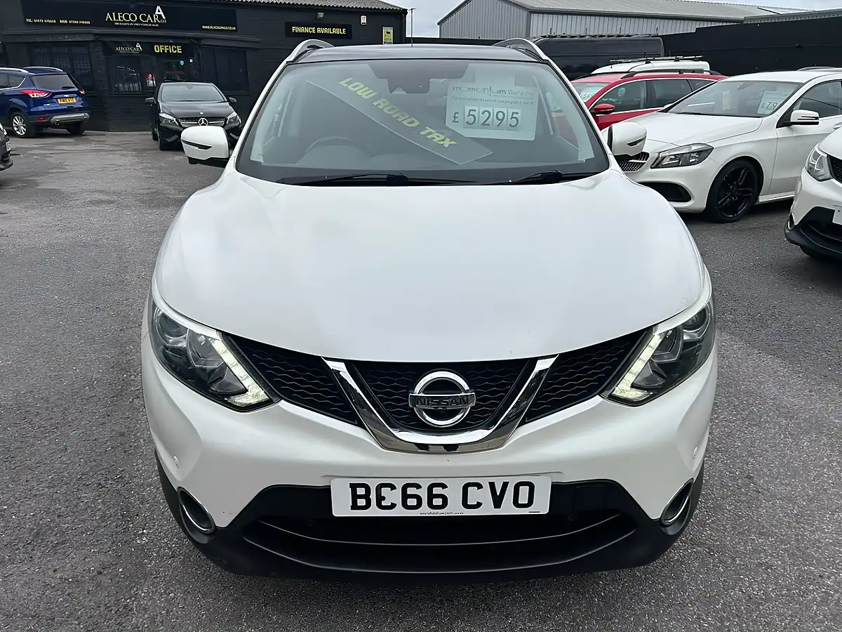 Used 2016 Nissan Qashqai N-Connecta White - Interior and Exterior details 9