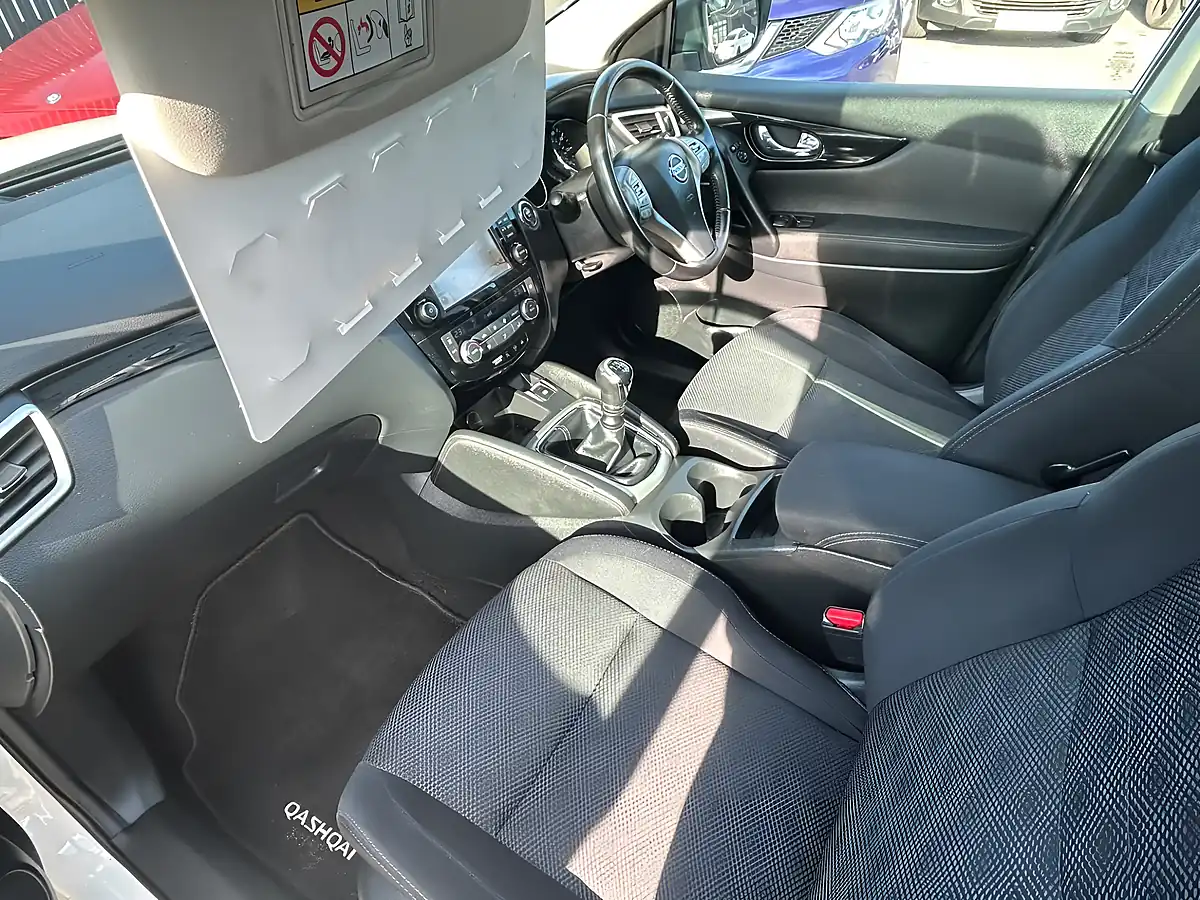 Used 2016 Nissan Qashqai N-Connecta White - Interior and Exterior details 12