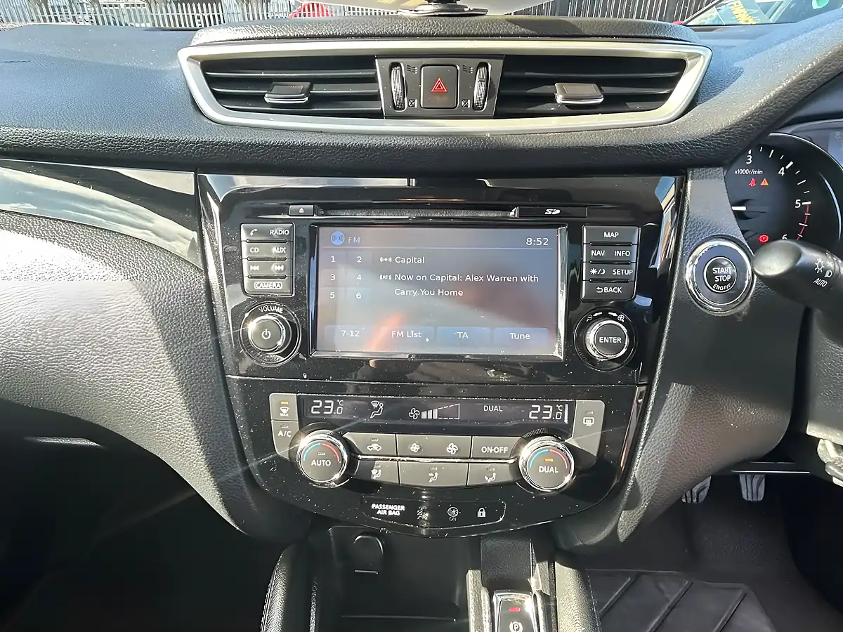 Used 2016 Nissan Qashqai N-Connecta White - Interior and Exterior details 15