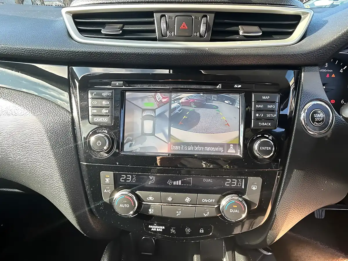 Used 2016 Nissan Qashqai N-Connecta White - Interior and Exterior details 16