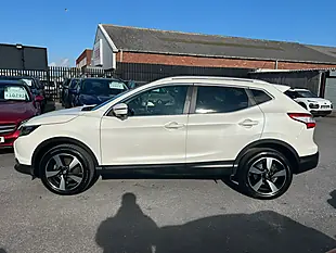 Used 2016 Nissan Qashqai N-Connecta White - Interior and Exterior details 3
