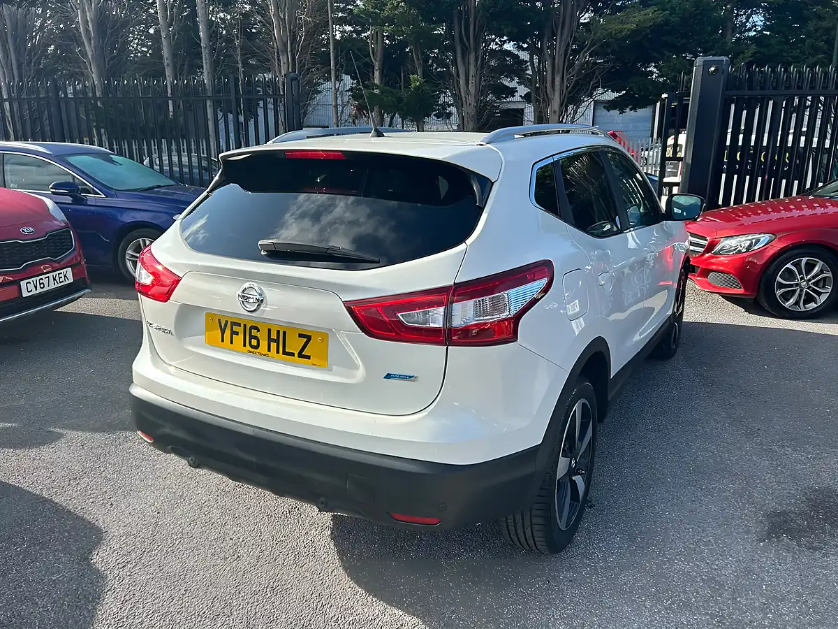 Used 2016 Nissan Qashqai N-Connecta White - Interior and Exterior details 6