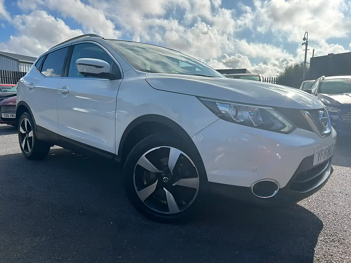 Used 2016 Nissan Qashqai N-Connecta White - Interior and Exterior details 8