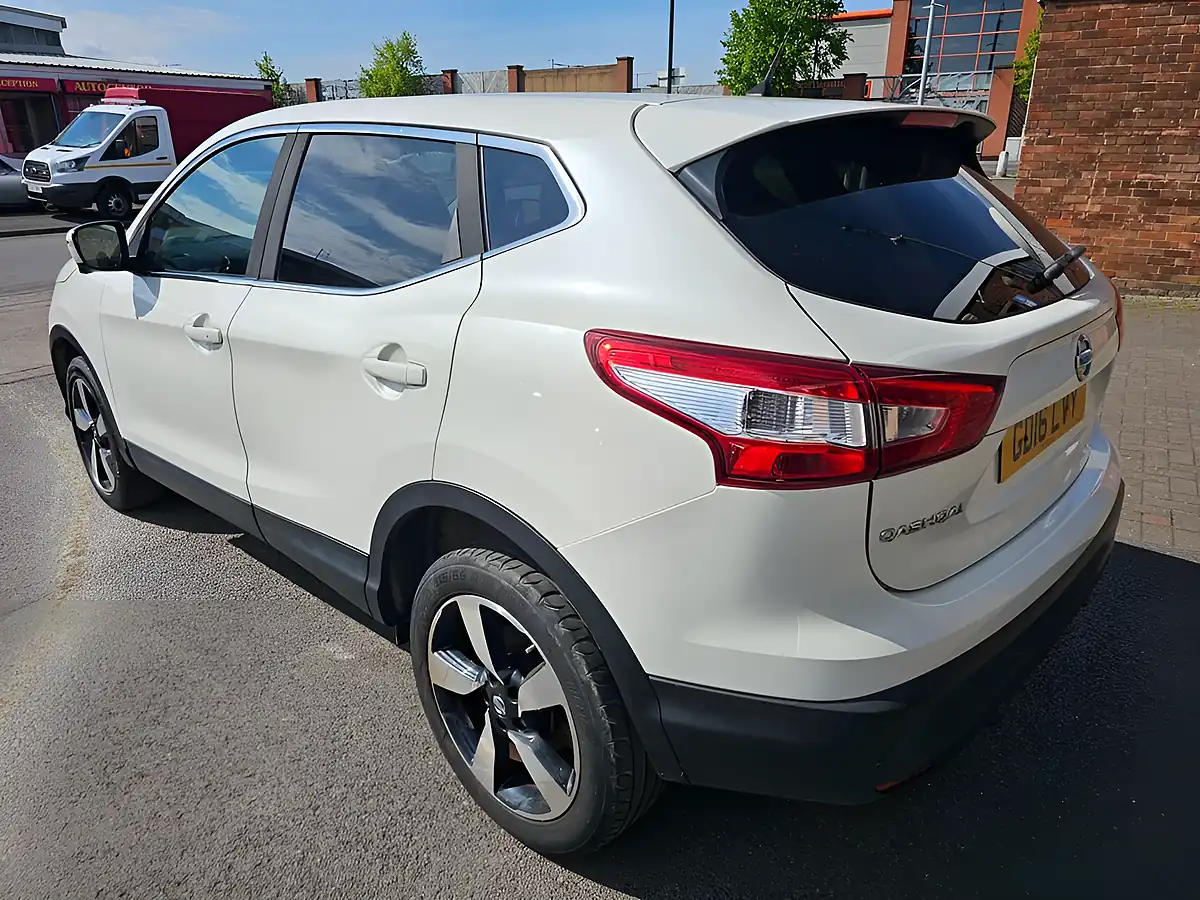 Used 2016 Nissan Qashqai N-Connecta White - Interior and Exterior details 3